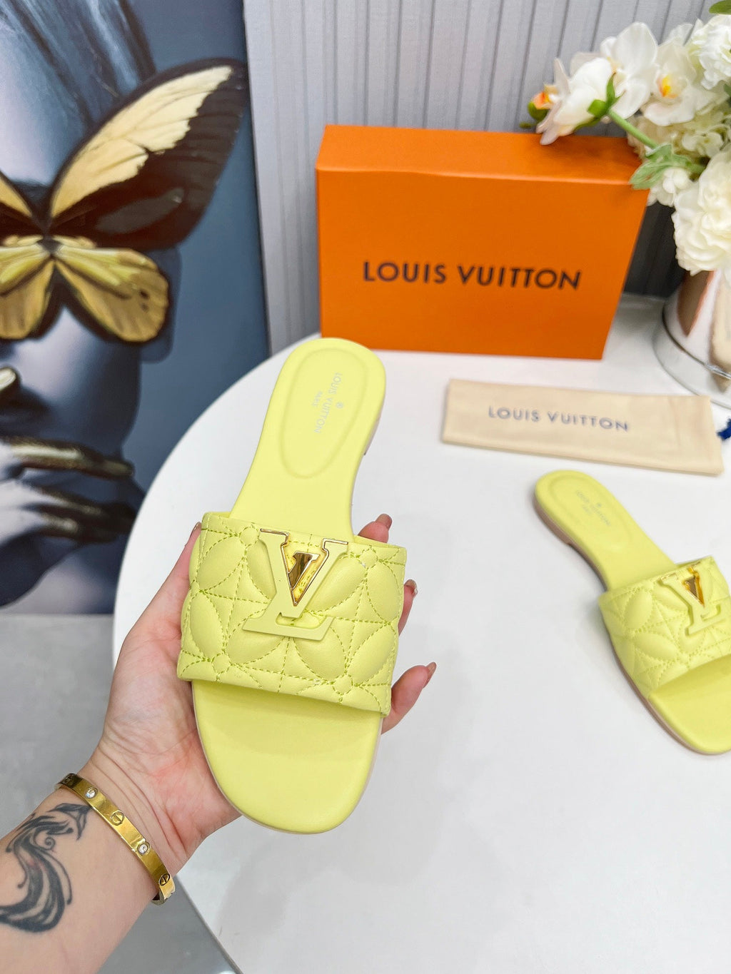 LV 26S MARE FLAT MULES IN LIGHT YELLOW CALFSKIN