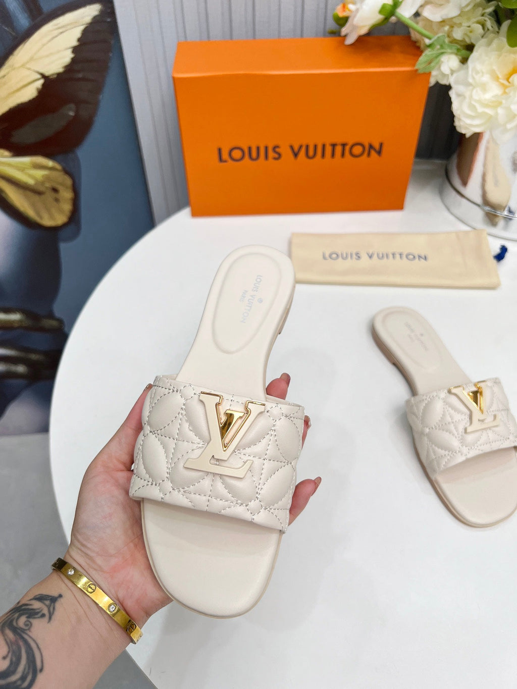 LV 26S MARE FLAT MULES IN IVORY BEIGE CALFSKIN