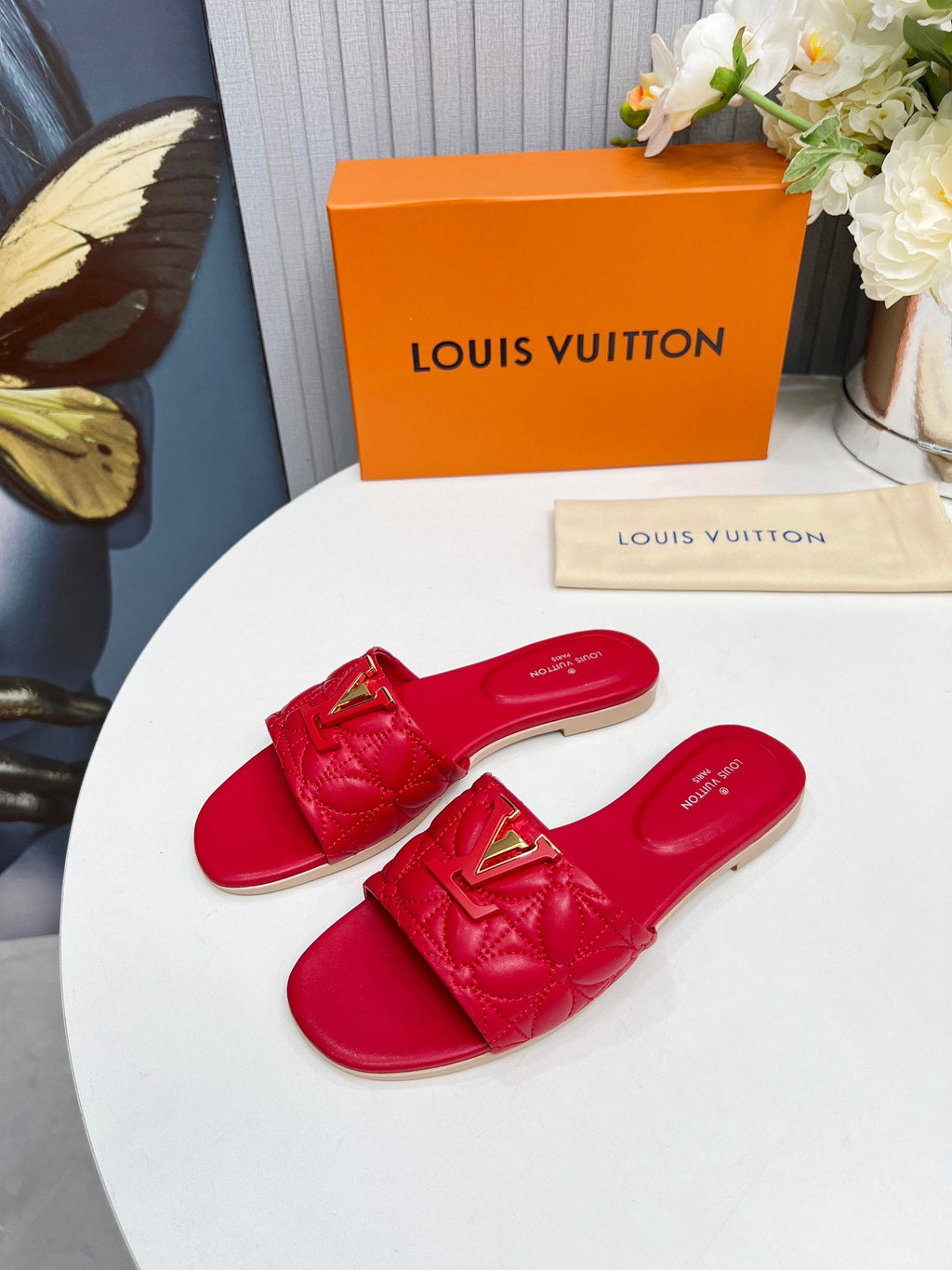 LV 26S MARE FLAT MULES IN RED CALFSKIN