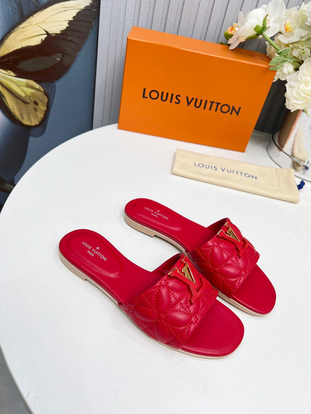 LV 26S MARE FLAT MULES IN RED CALFSKIN