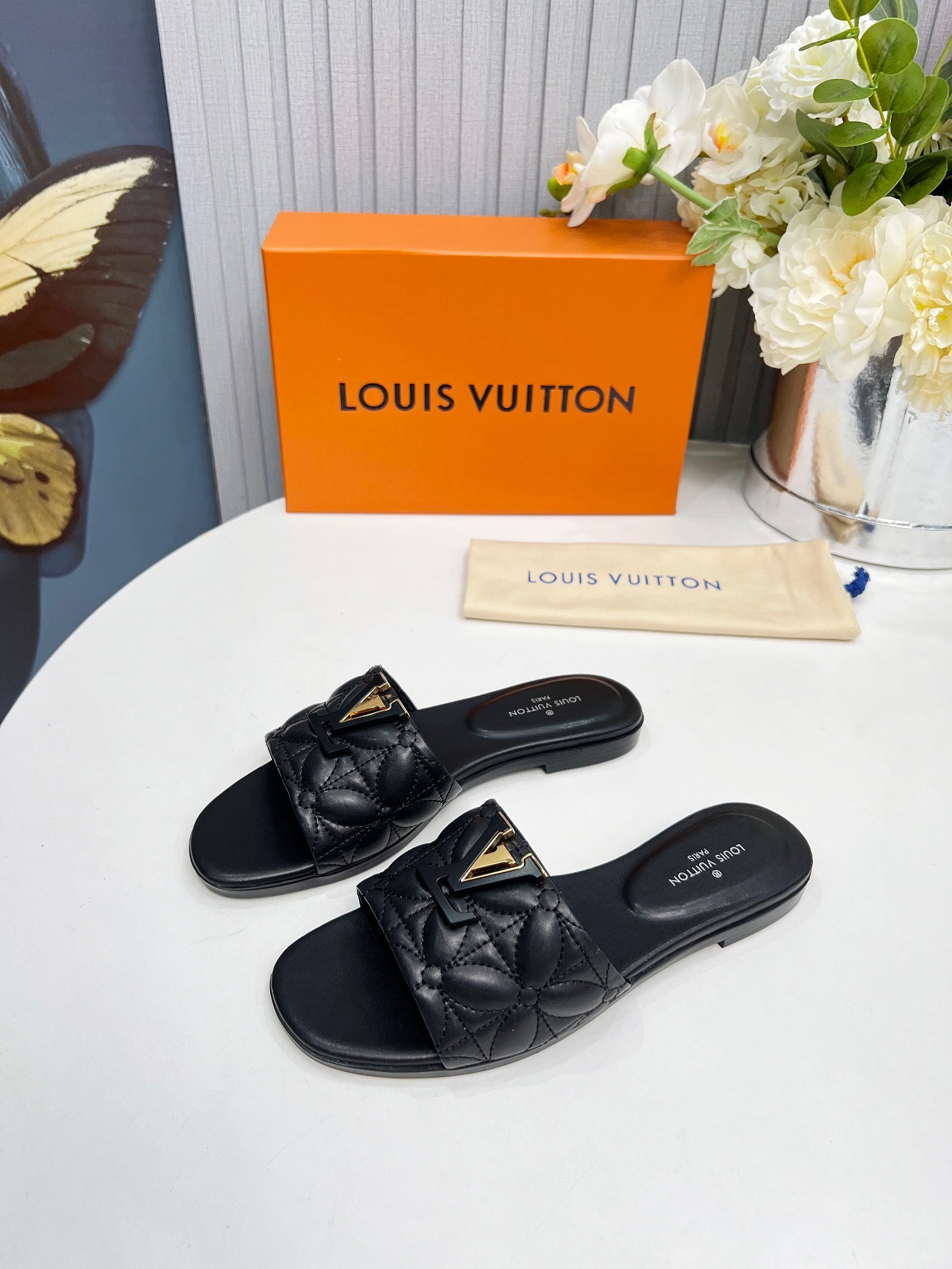 LV 26S MARE FLAT MULES IN BLACK CALFSKIN