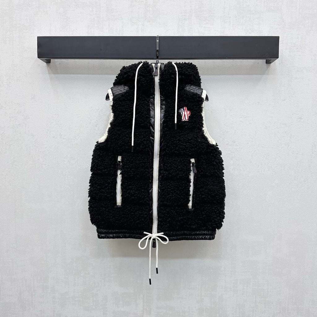 MONCLER 25S DOWN VEST IN BLACK 105