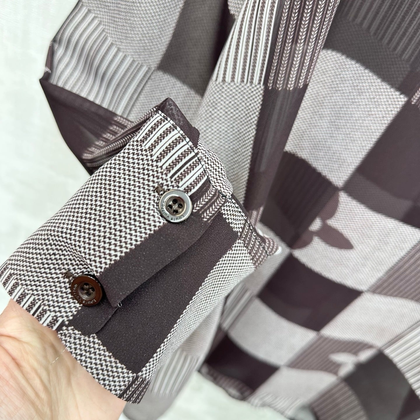 LV 26S SHIRT STYLE 240
