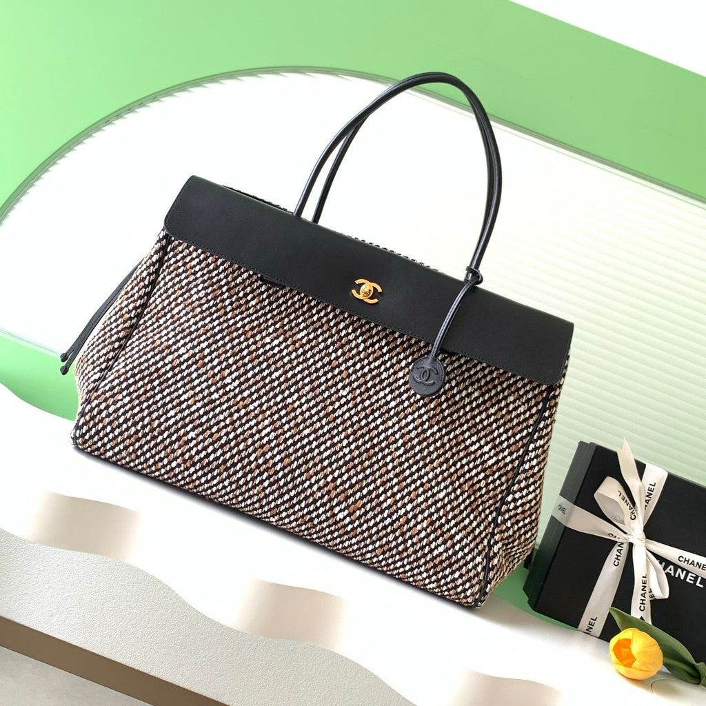 CHANEL 26S LARGE TOTE BAG 43 IN IVORY AND CAMEL TWEED WITH BLACK CALFSKIN