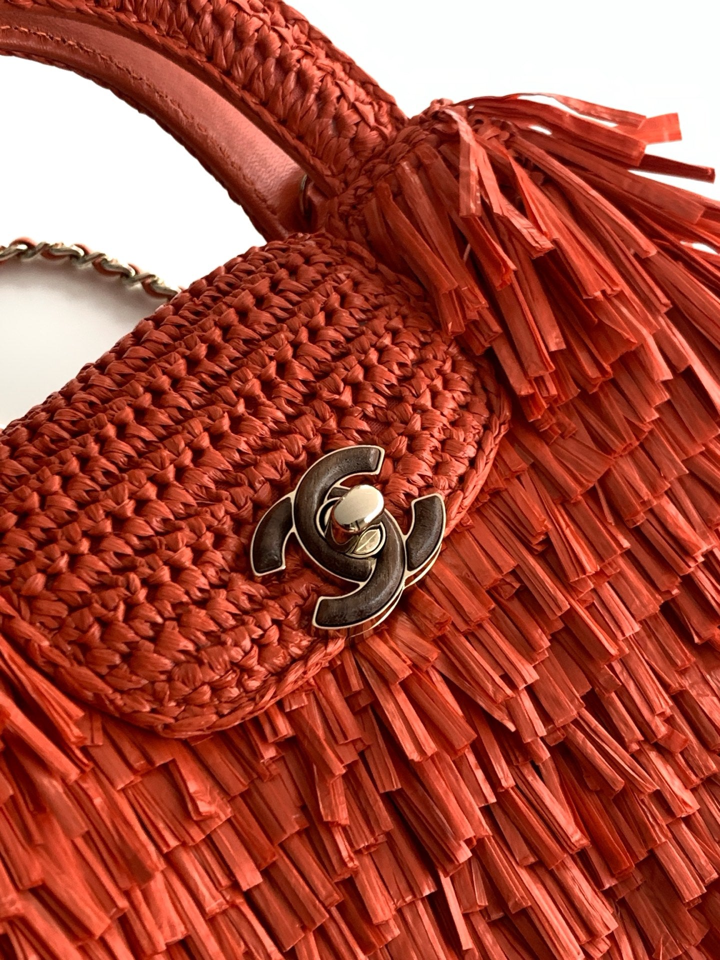 CHANEL 26S SMALL FRINGE KELLY 19 IN CORAL RED RAFFIA WOOD