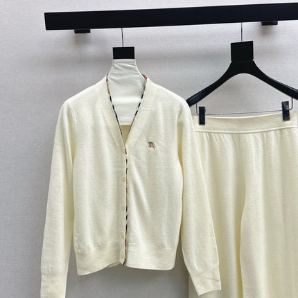 BURBERRY 25S CARDIGAN AND STRAIGHT-LEG PANTS SET 096