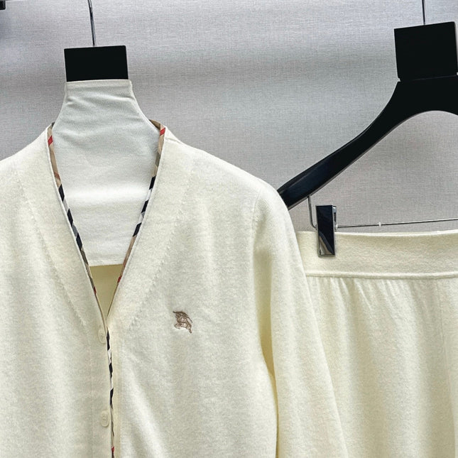 BURBERRY 25S CARDIGAN AND STRAIGHT-LEG PANTS SET 096
