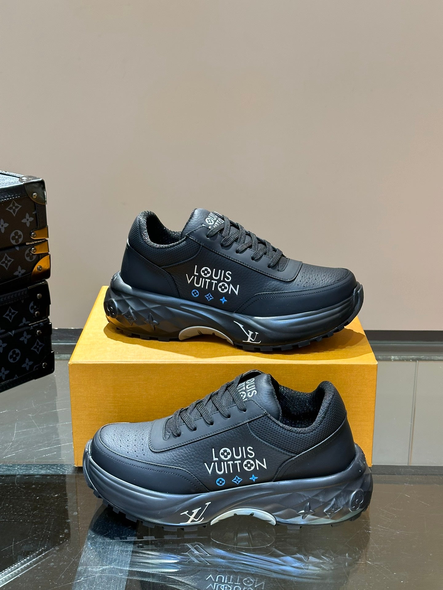 THICK-SOLED SNEAKER BLACK CALFSKIN