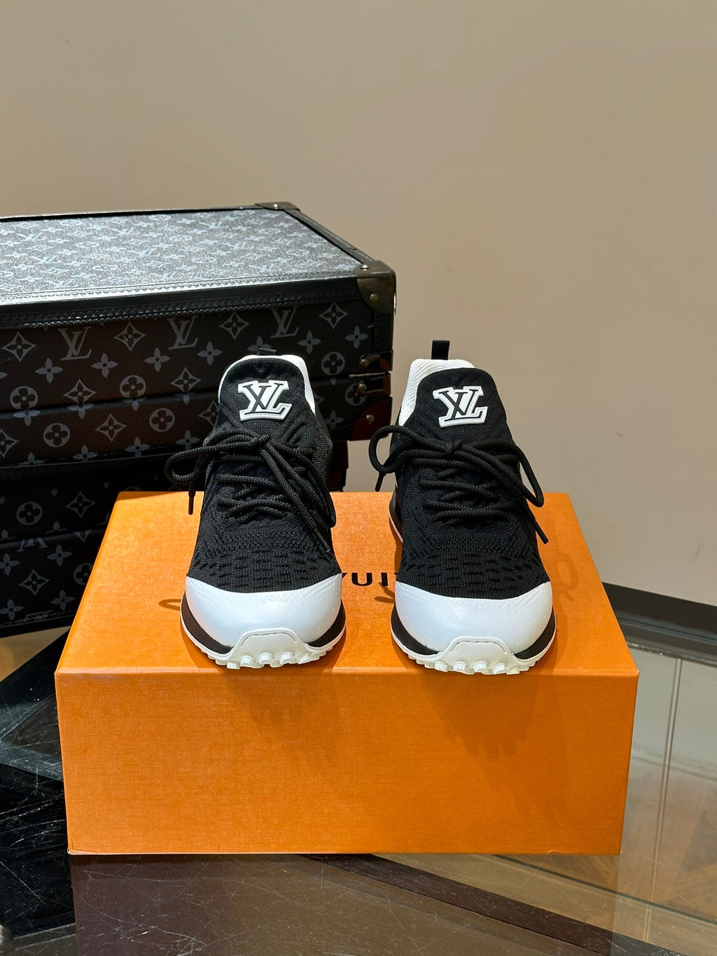 LV SNEAKERS IN WHITE MIX BLACK CALFSKIN AND FABRIC BREATHABLE