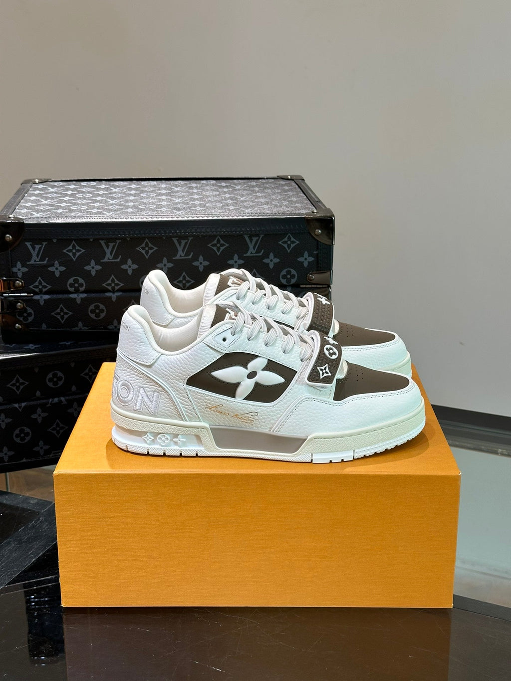 LV TRAINER SNEAKERS IN WHITE CALFSKIN AND MOCHA BROWN SUEDE