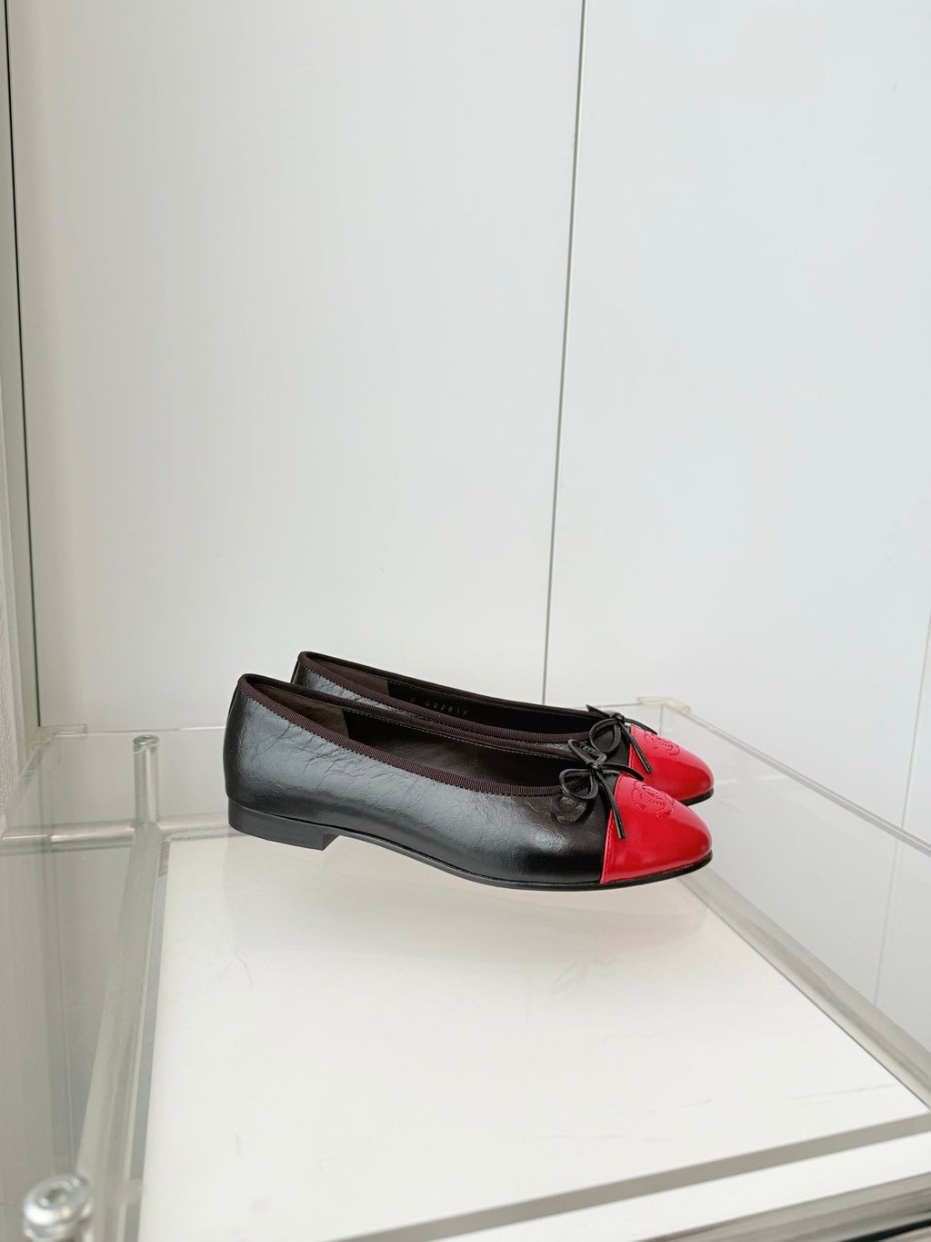 CHANEL 26S BALLET FLATS IN DARK BROWN CALFSKIN WITH RED PATENT TOE CAP & BOW