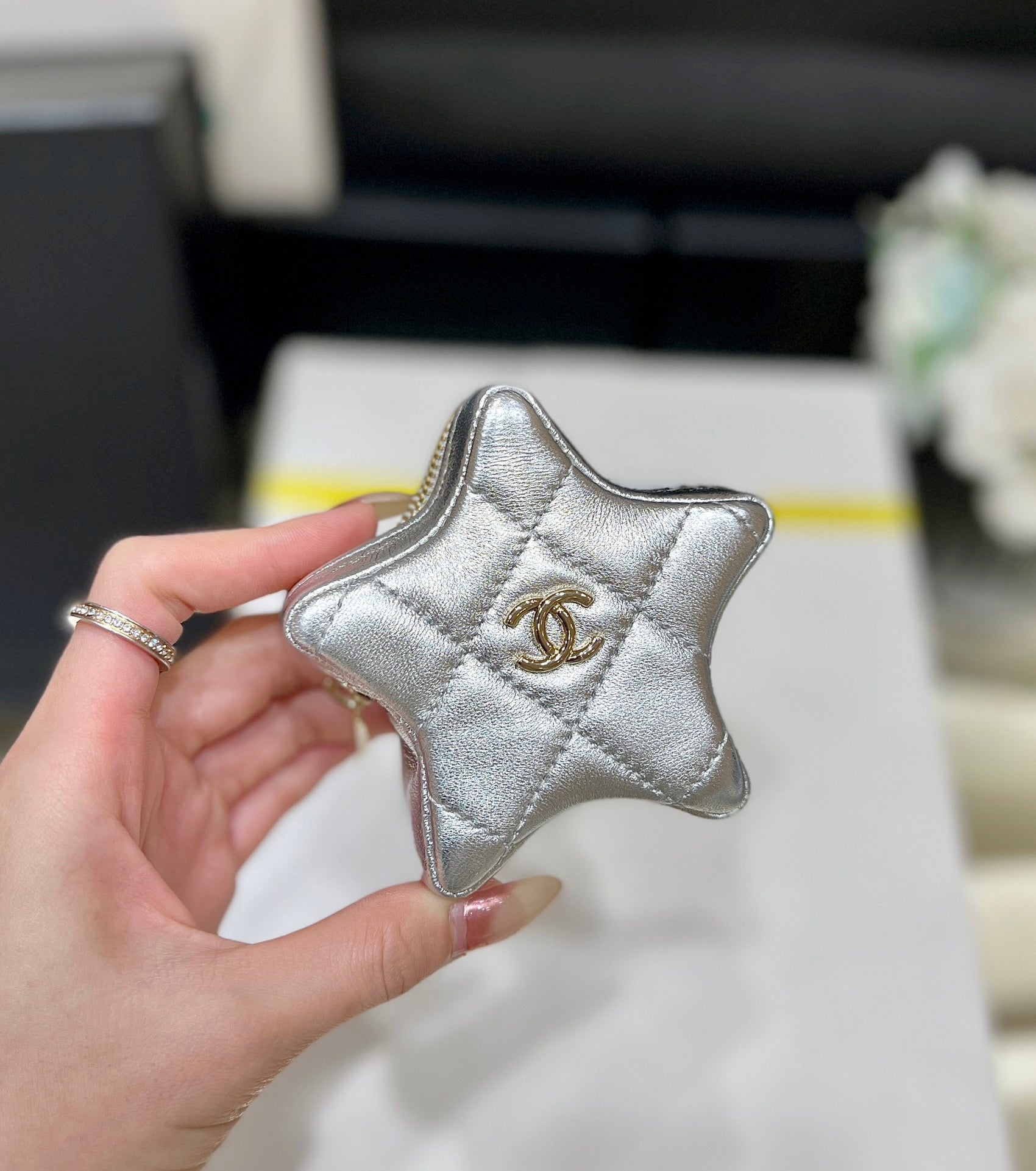 25S CHANEL STAR SILVER 23 IN METALLIC SILVER CALFSKIN