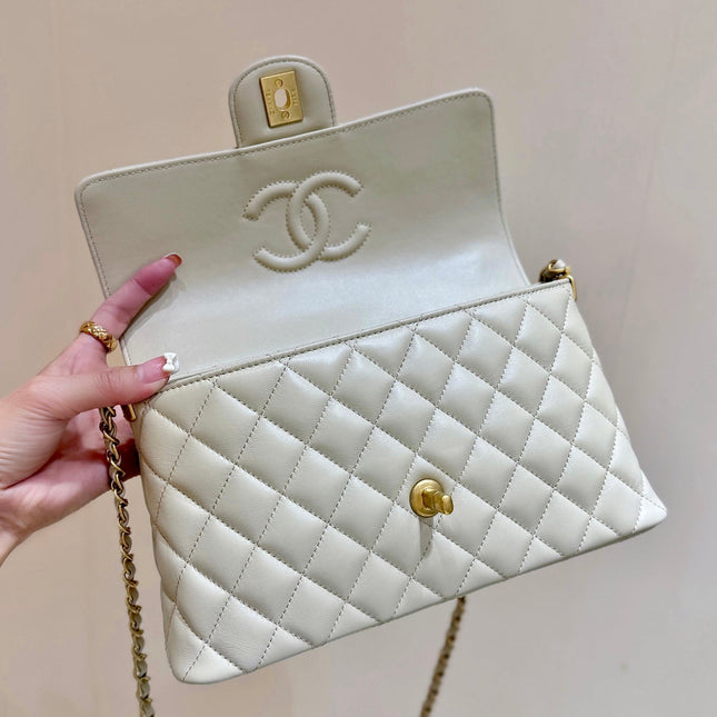 QUILTED FLAP BAG WITH HANDLE 26 IN BEIGE LAMBSKIN GOLD PLATED METAL