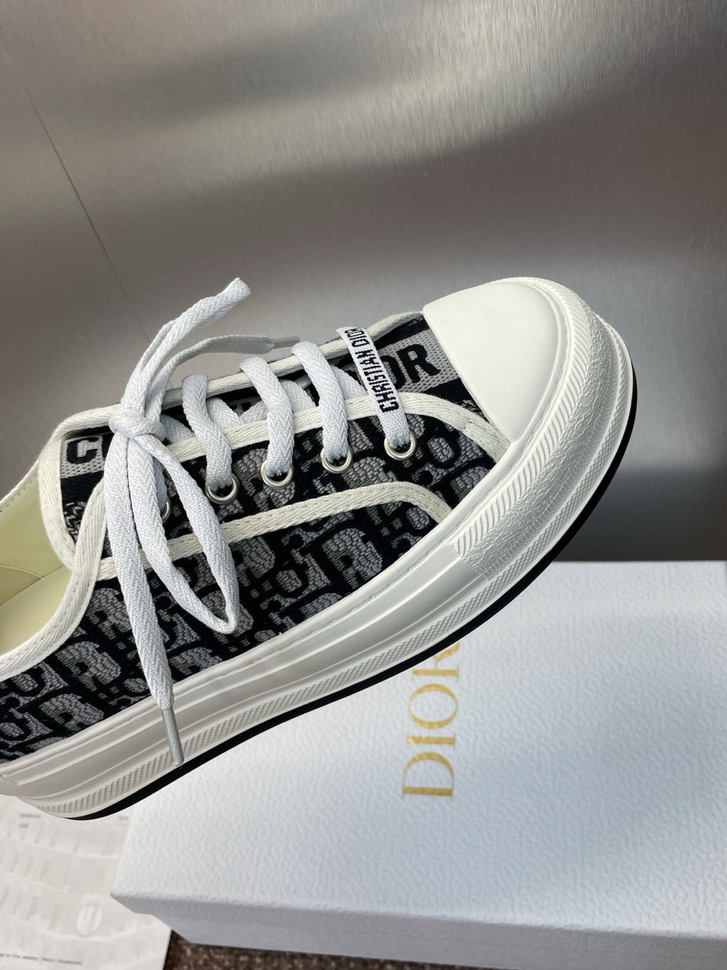 DIOR 25S WALK'N' SNEAKER IN DEEP BLUE DIOR OBLIQUE EMBROIDERED COTTON
