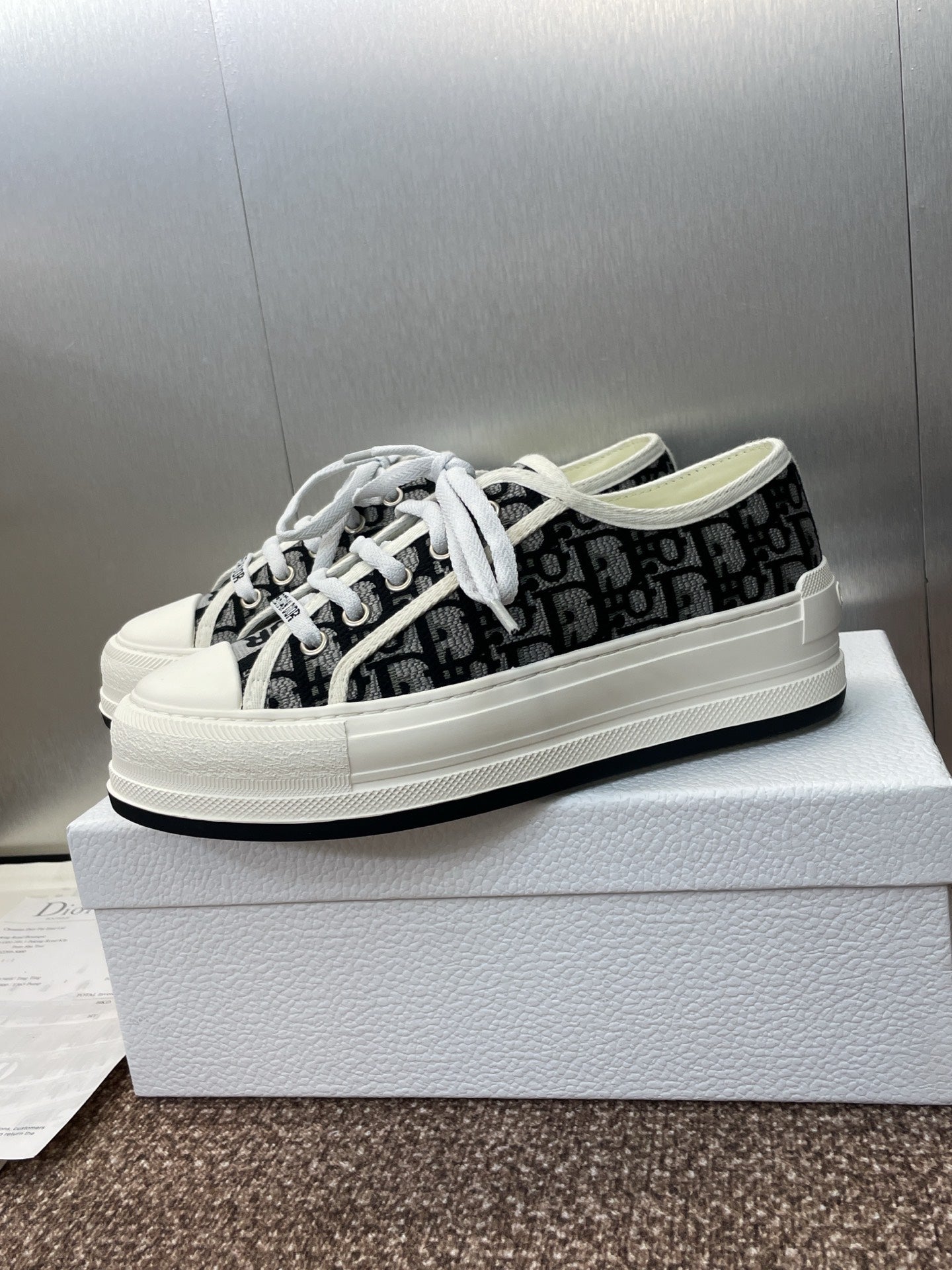 DIOR 25S WALK'N' SNEAKER IN DEEP BLUE DIOR OBLIQUE EMBROIDERED COTTON