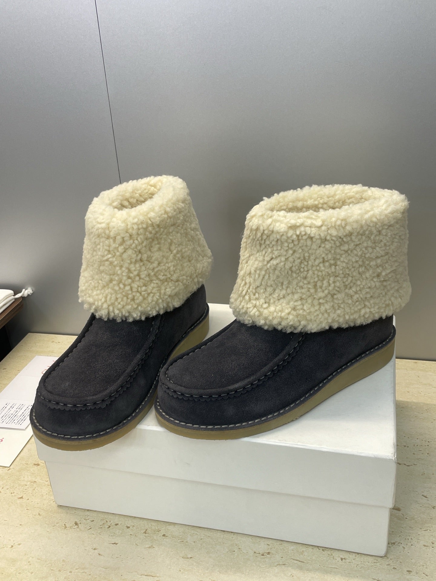 CHLOÉ 26S SHEARLING BOOTS IN CHARCOAL GREY SUEDE