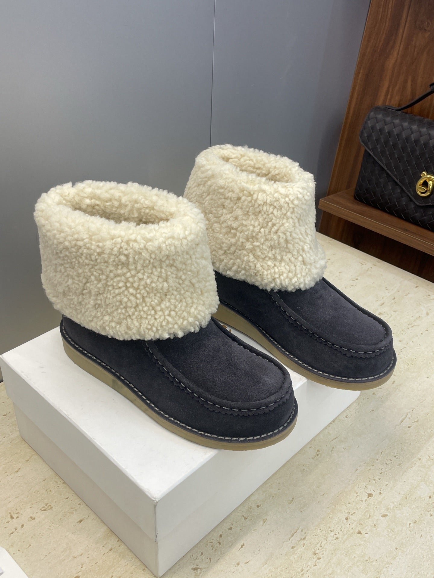 CHLOÉ 26S SHEARLING BOOTS IN CHARCOAL GREY SUEDE