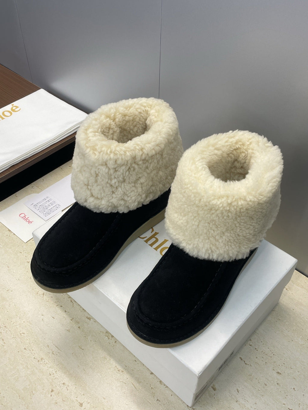 CHLOÉ 26S SHEARLING BOOTS IN BLACK SUEDE