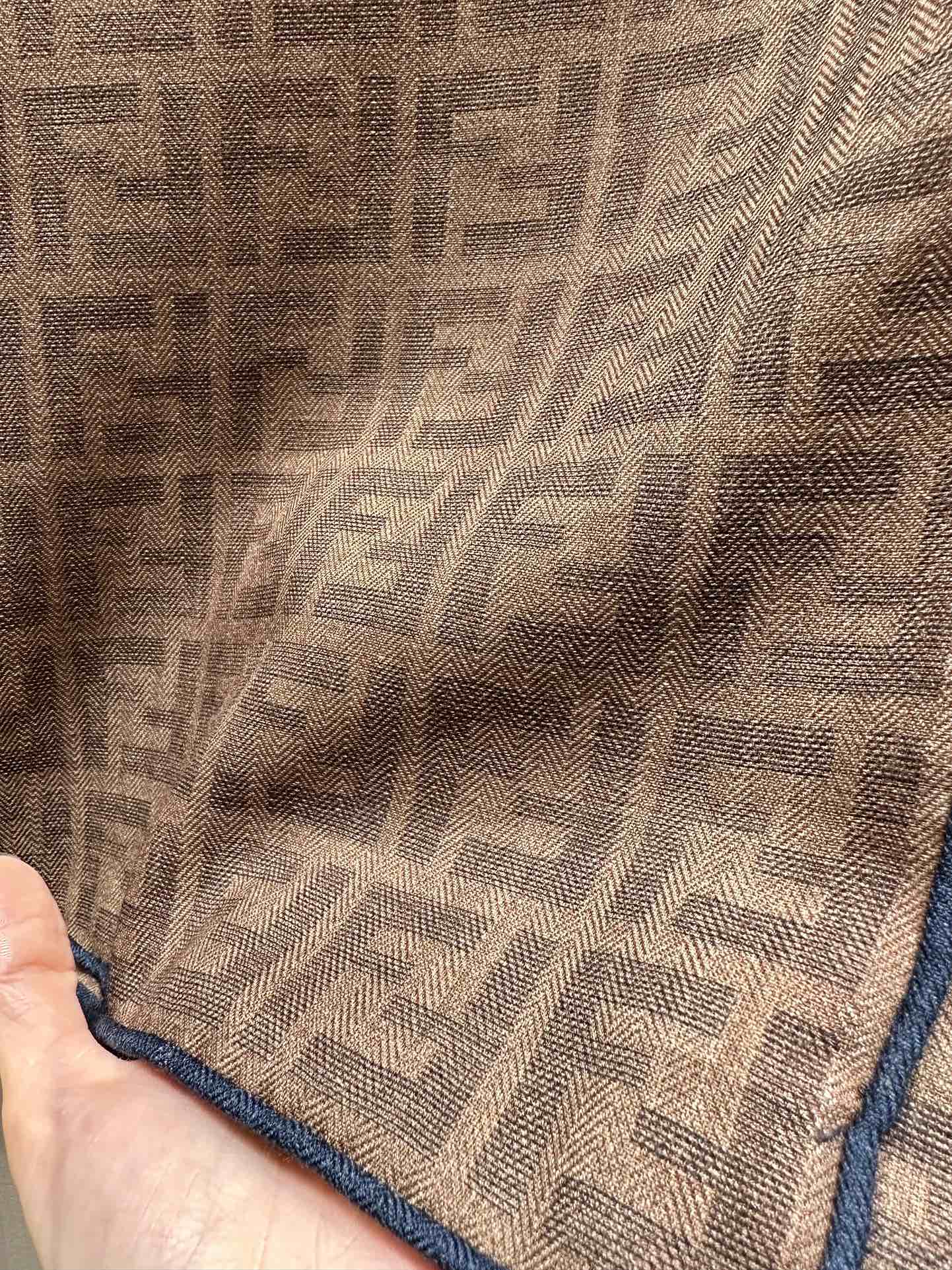 FF SHAWL 185 CM IN COFFEE BROWN SILK AND WOOL WITH BLUE BORDER 413672