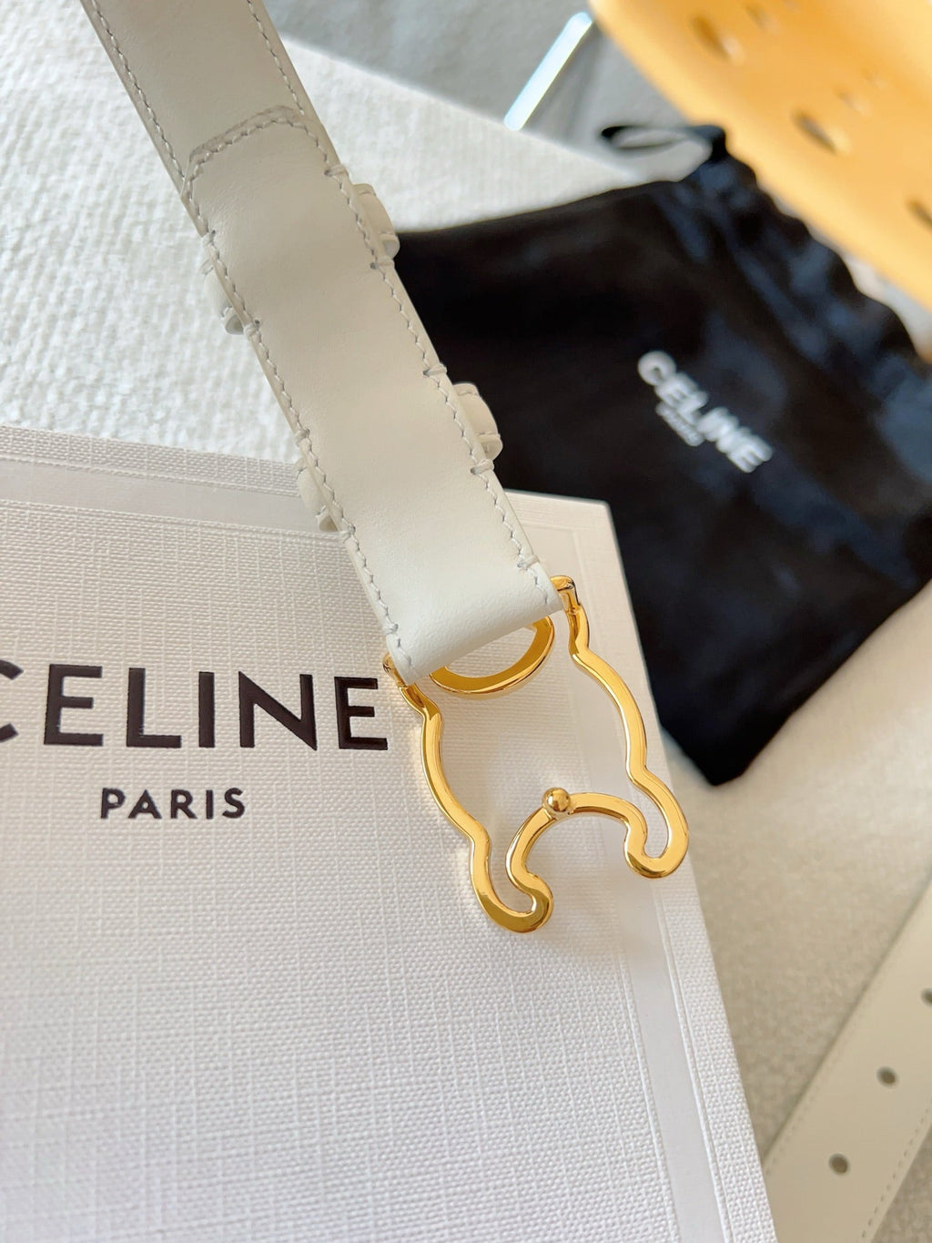 BELT 25MM TRIOMPHE LOGO CUT-OUT IN WHITE SMOOTH CALFSKIN WITH GOLD BUCKLE