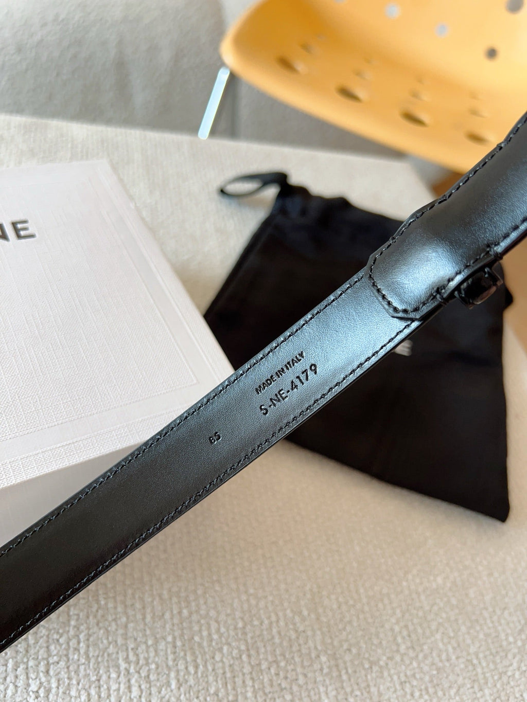 CELINE 25S TRIOMPHE BELT 25MM IN BLACK CALFSKIN GOLD HARDWARE 585790