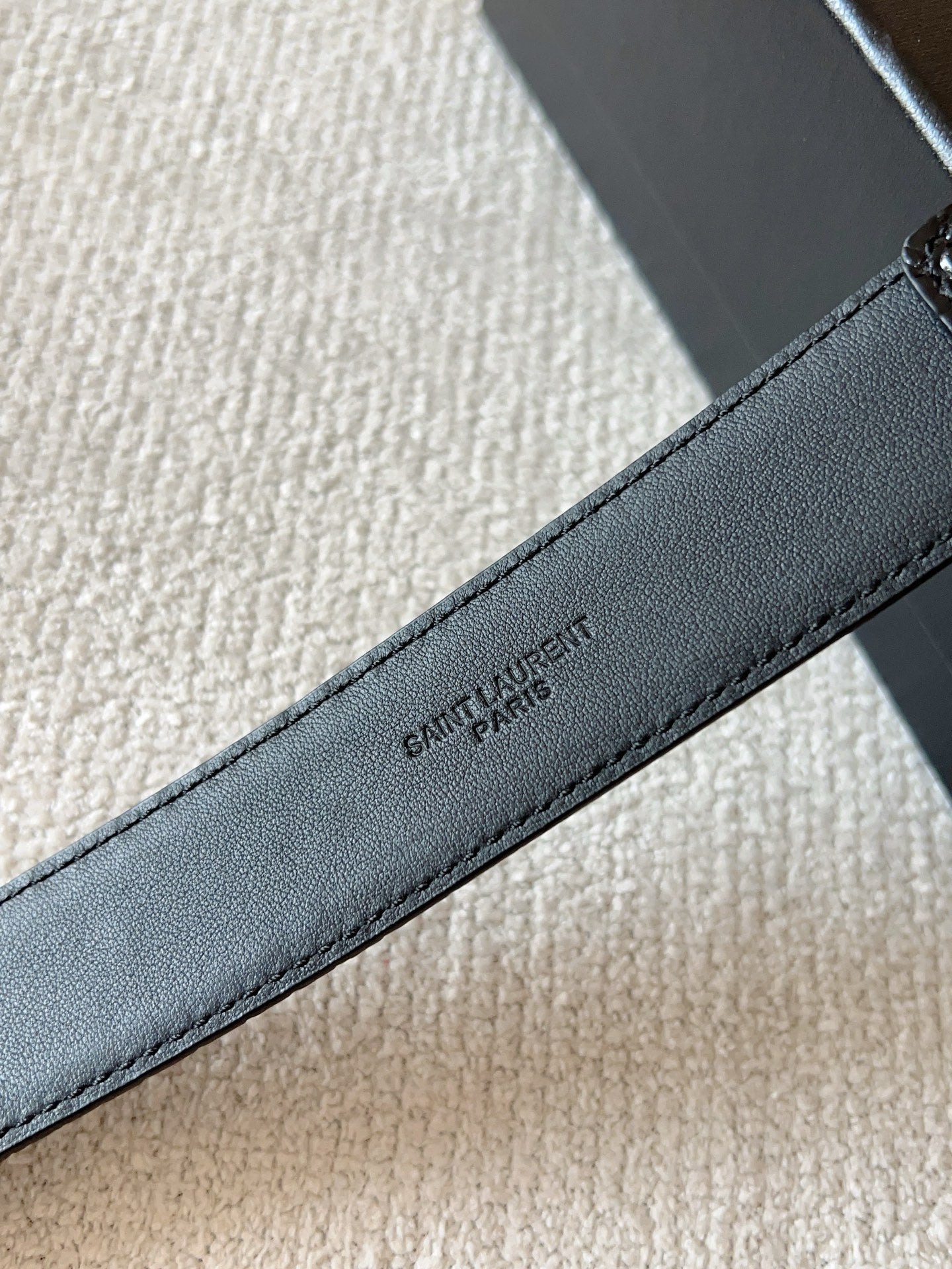 YSL 25S BELT 30 MM IN BLACK CALFSKIN SNAKE-EMBOSSED 571010