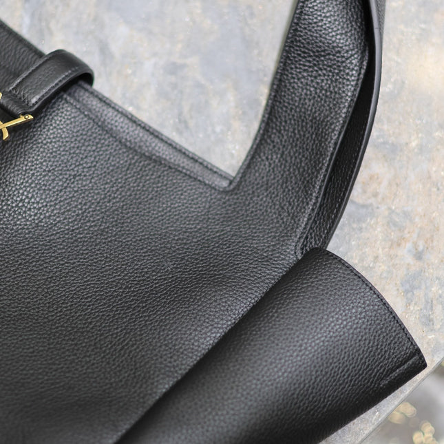 LE 5 À 7 BEA TOTE BAG 50 IN BLACK LAMBSKIN GOLD LOGO