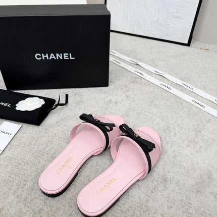CHANEL 26S SLIDE SANDALS IN PINK MESH AND CALFSKIN WITH BLACK RIBBON