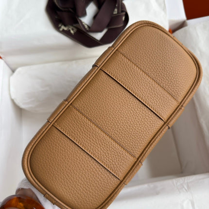 HM 25S GARDEN PARTY 23 CM IN CARAMEL BROWN TOGO