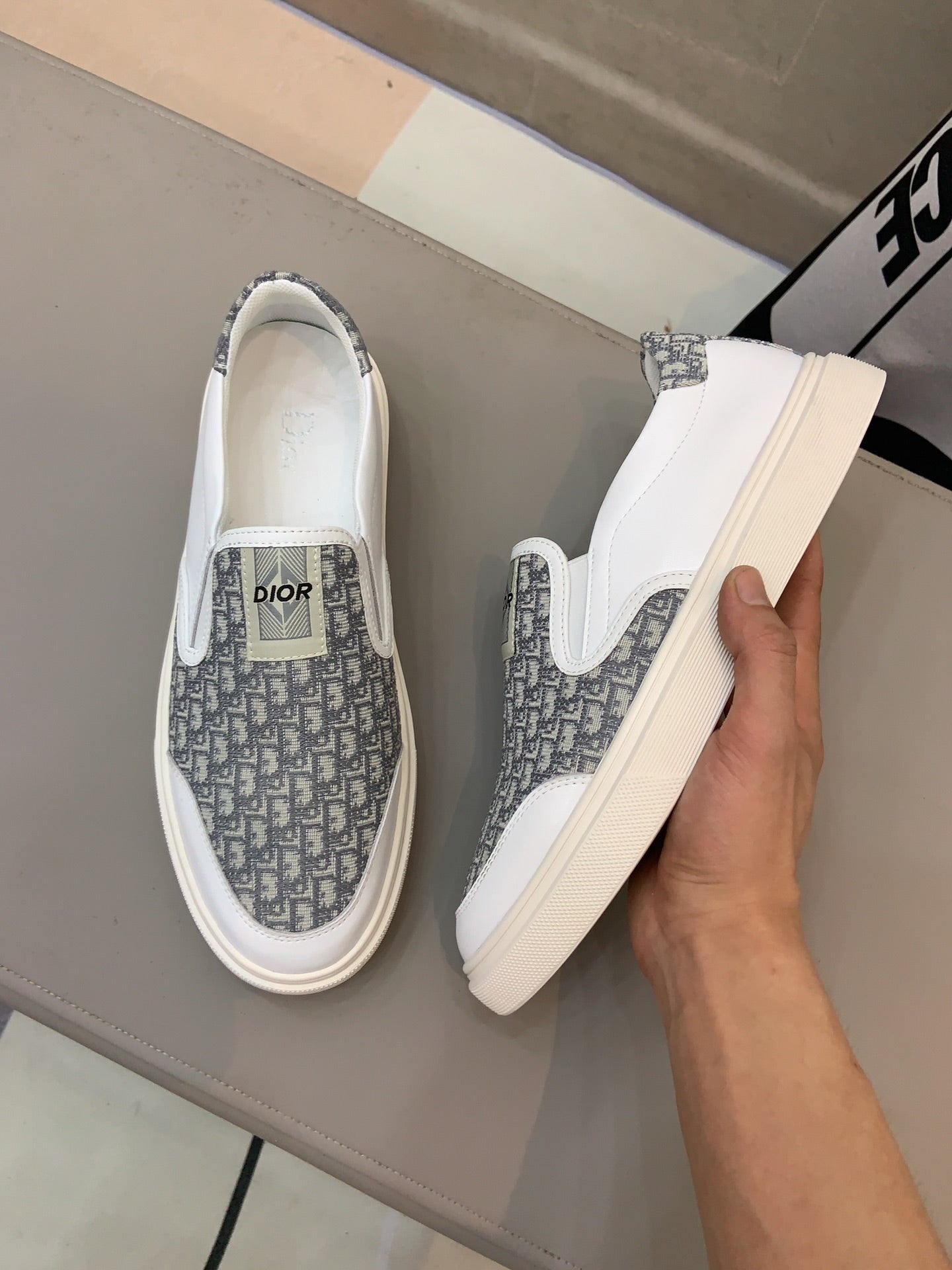 CD B23 SLIP ON WHITE CALFSKIN AND BEIGE FABRIC