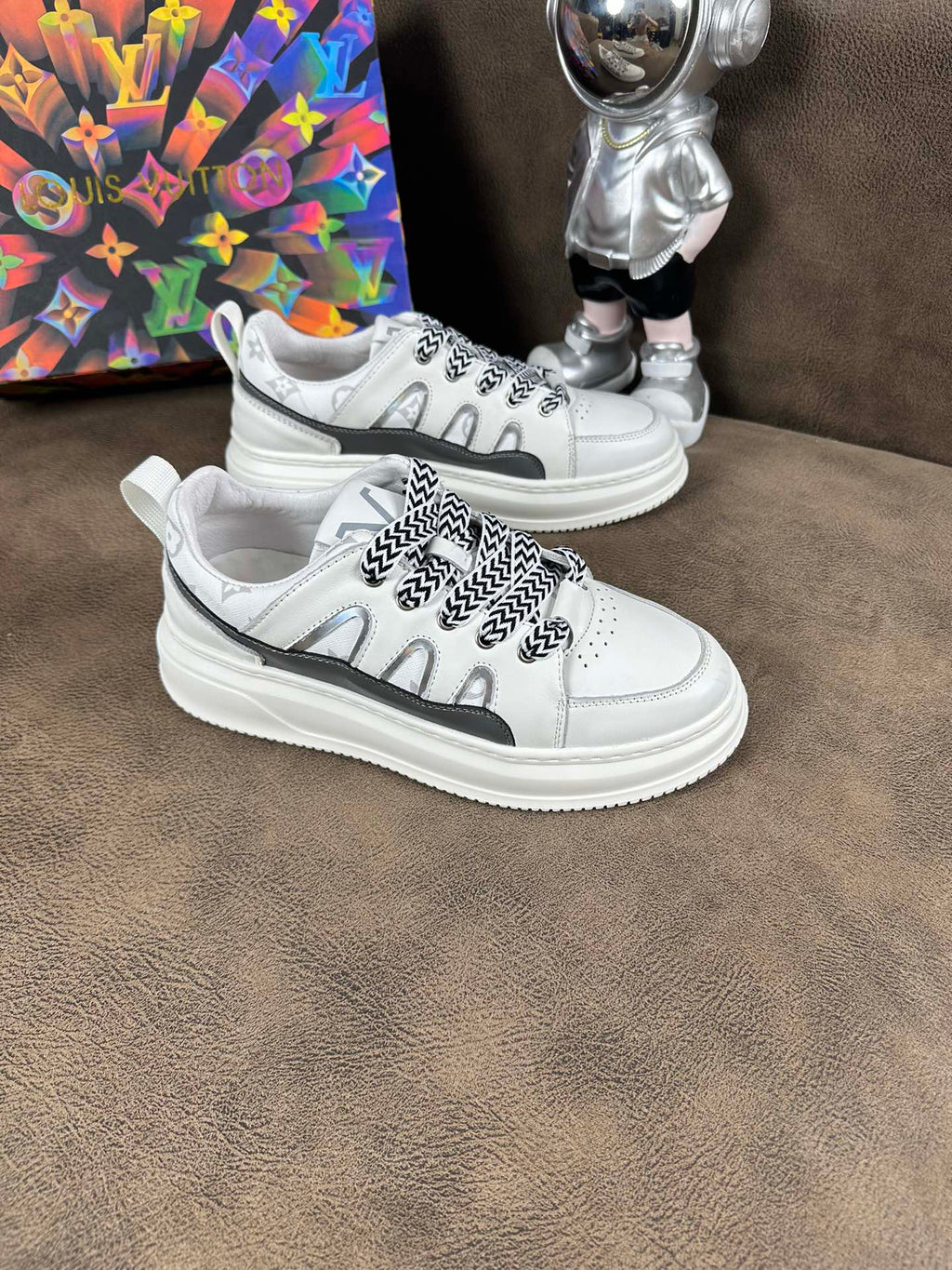 LV TRAINER SHOES IN WHITE MIX BLACK CALFSKIN