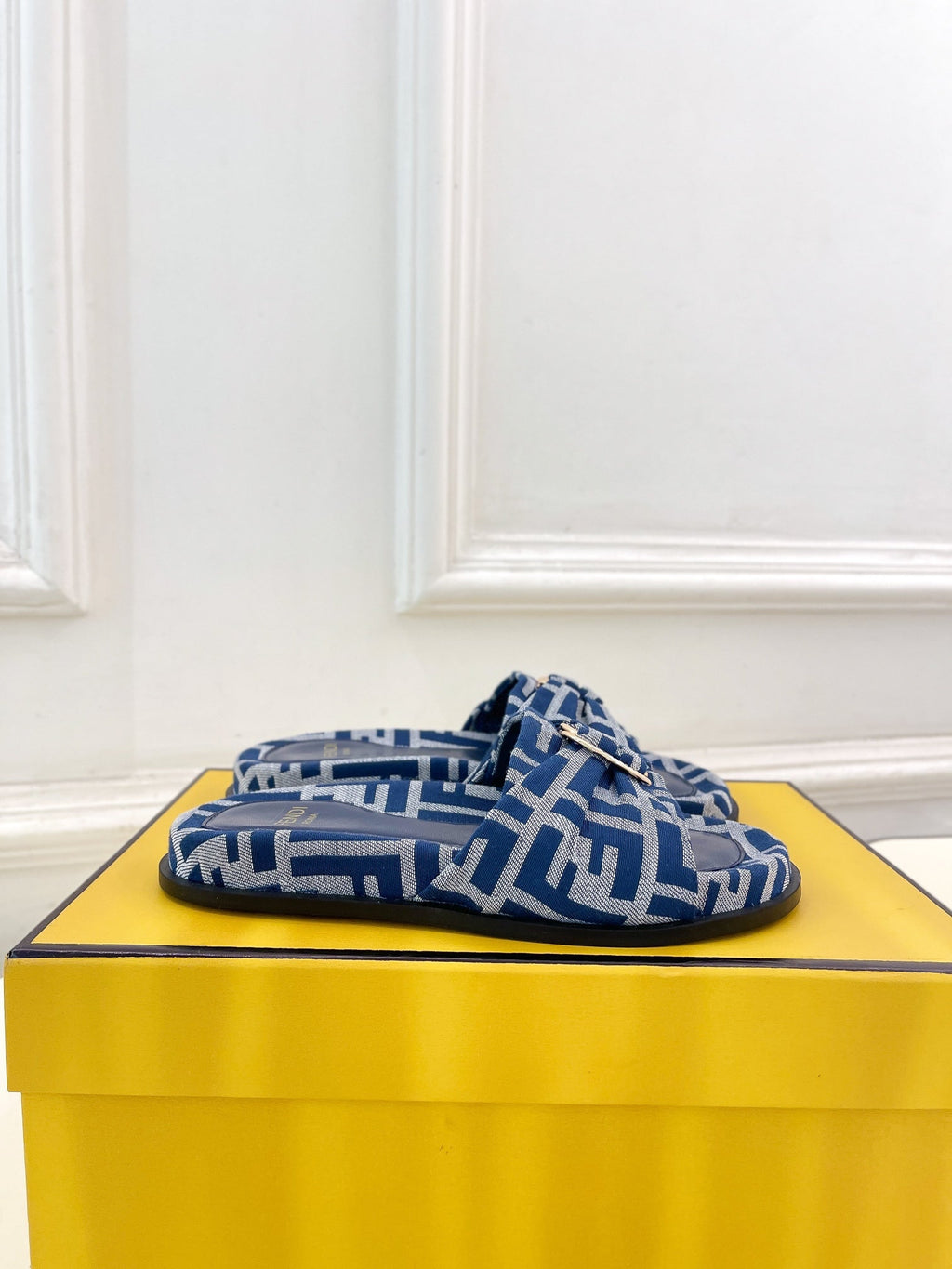 FENDI FLAT SLIPPER IN NAVY BLUE MONOGRAM JACQUARD FABRIC WITH GOLD HARDWARE