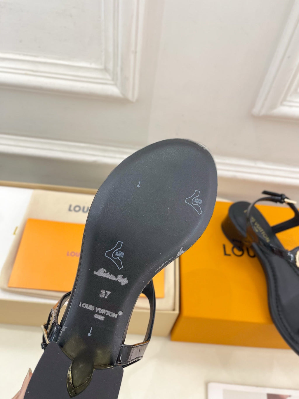LV SUNKISS T-STRAP SANDALS IN BLACK CALFSKIN GOLD-TONE ACCESSORY.