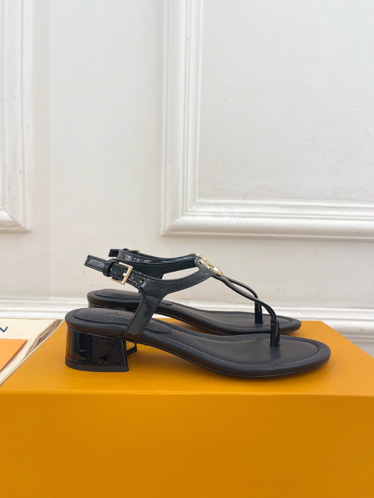 LV SUNKISS T-STRAP SANDALS IN BLACK CALFSKIN GOLD-TONE ACCESSORY.