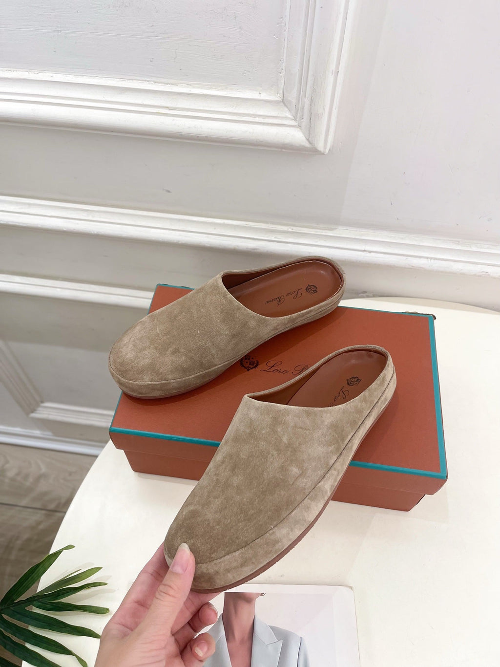 LP 25S MULES IN MOCHA BROWN SUEDE