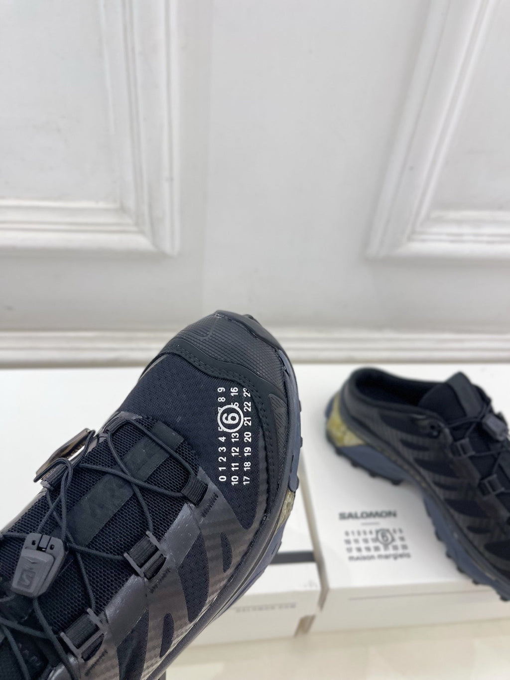 ALO 25S SALOMON XT-6 SNEAKER MULE IN BLACK TPU