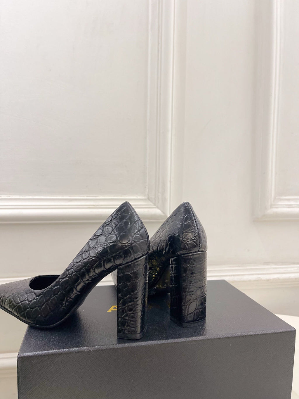 ALAIA 26S HIGH HEELS 95 MM IN BLACK CROCODILE-EMBOSSED CALFSKIN