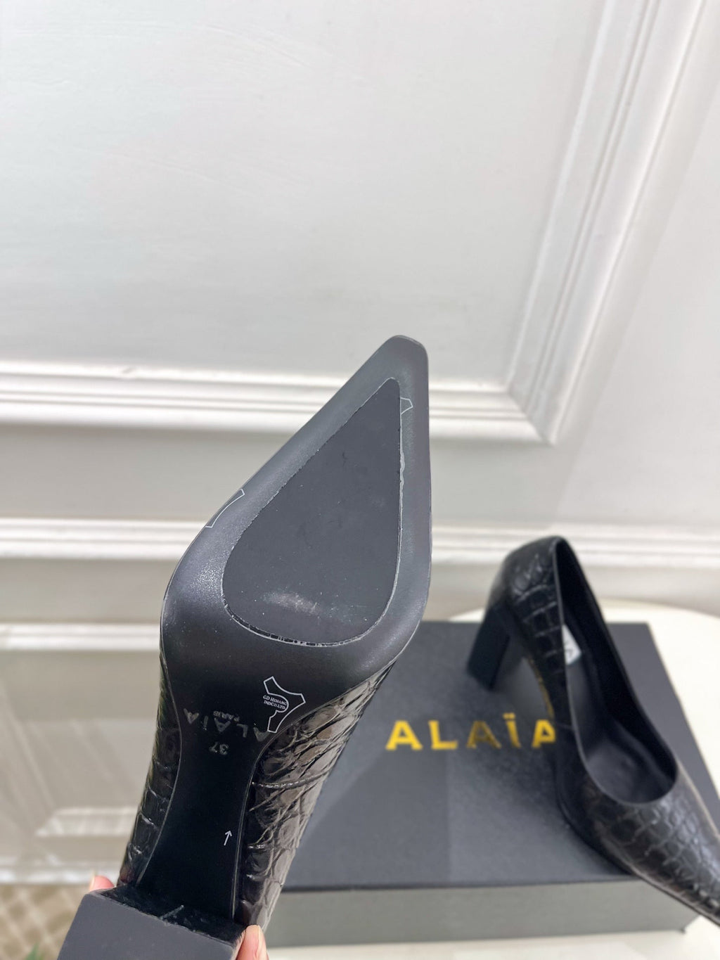 ALAIA 26S HIGH HEELS 95 MM IN BLACK CROCODILE-EMBOSSED CALFSKIN
