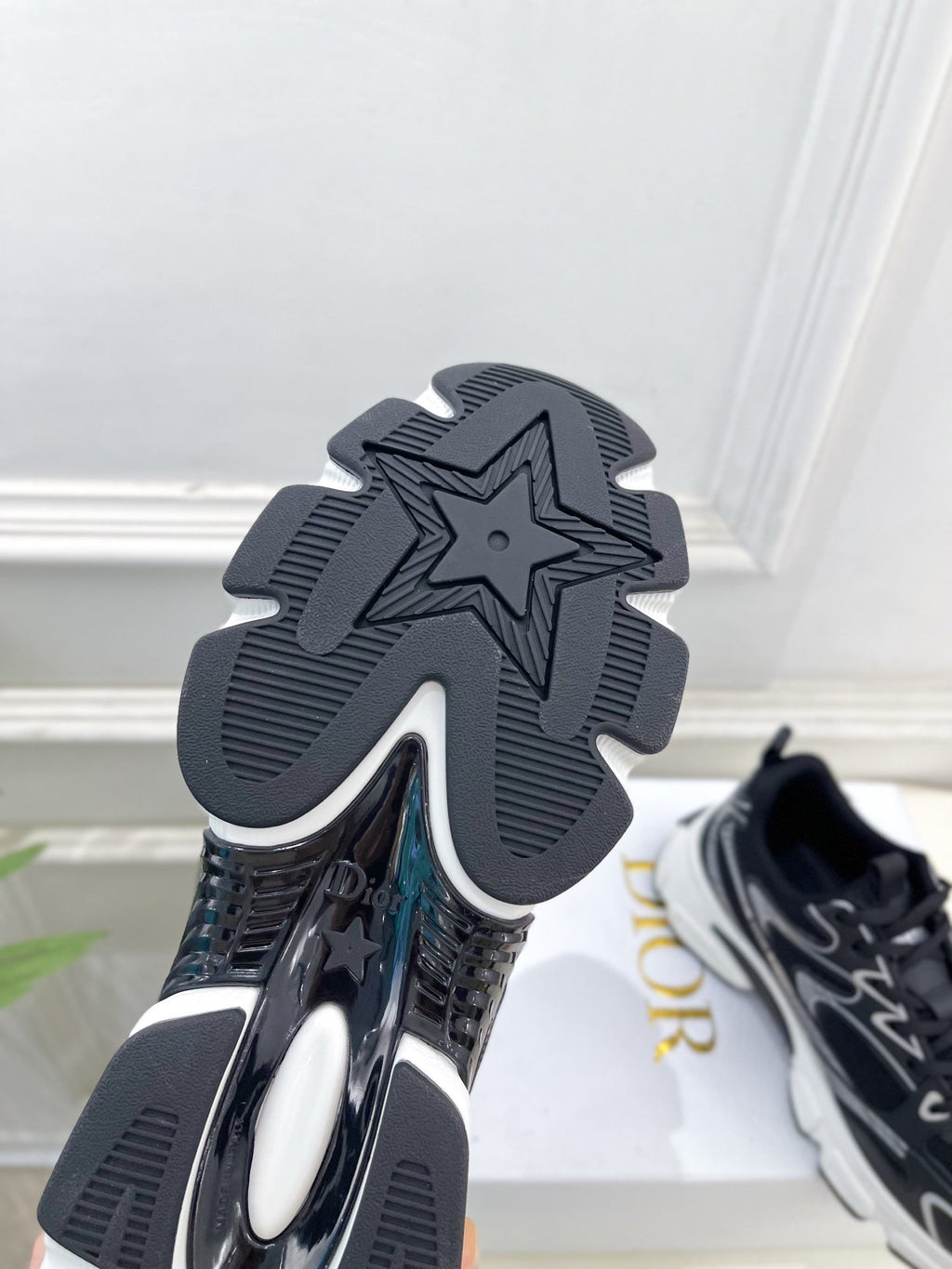 DIOR 26S SNEAKER IN BLACK CALFSKIN AND MESH FABRIC
