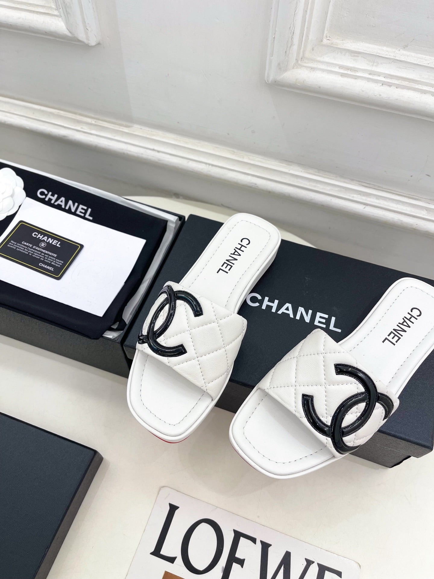 CHANEL 26S FLAT SLIDES IN WHITE LAMBSKIN WITH BLACK CC LOGO