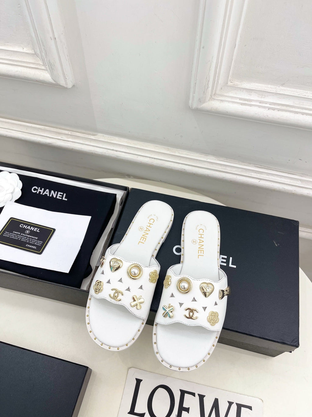 CHANEL 26S FLAT SANDALS IN WHITE LAMBSKIN CHARM-DECORATED