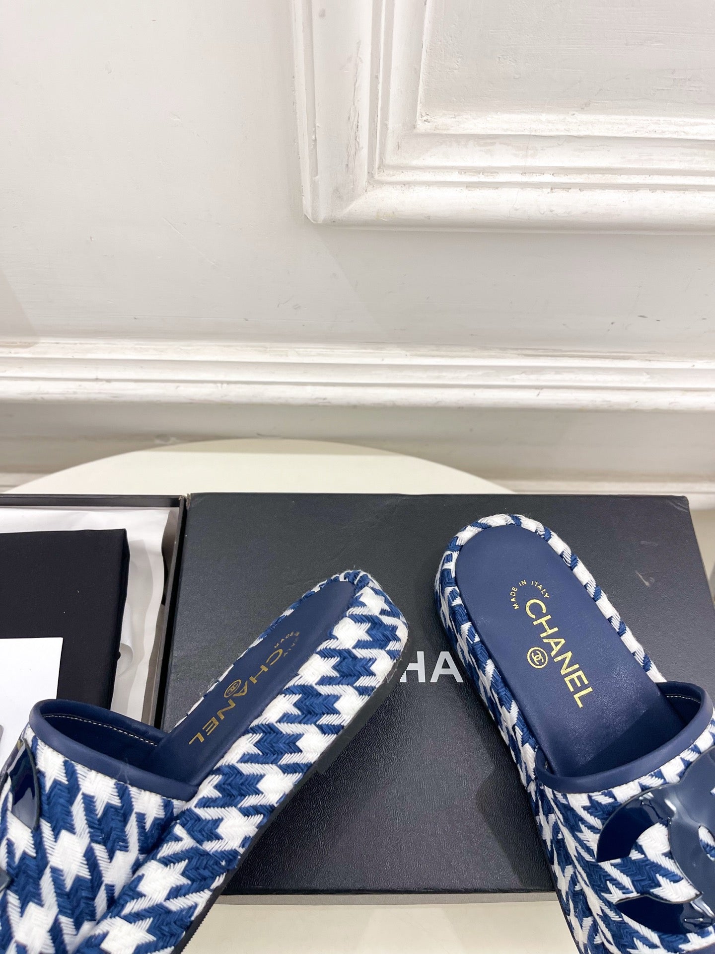 CHANEL 26S SANDALS 35 MM IN NAVY BLUE TWEED