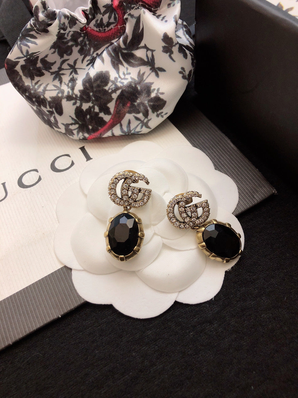 GUCCI 26S DOUBLE G LOGO BLACK CRYSTAL OVAL DROP EARRINGS IN ANTIQUE GOLD TONE METAL 6290262