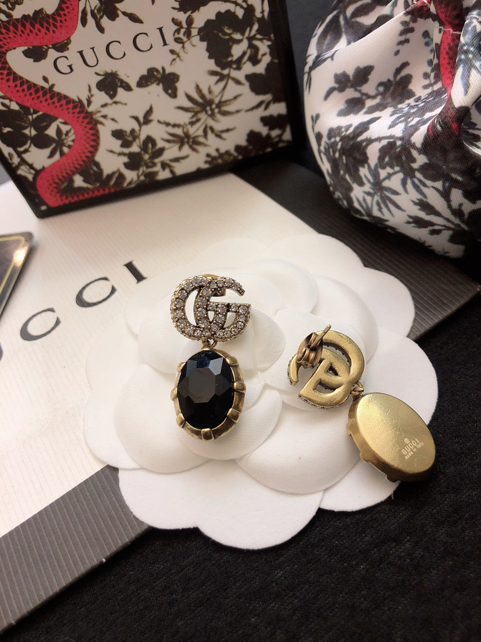 GUCCI 26S DOUBLE G LOGO BLACK CRYSTAL OVAL DROP EARRINGS IN ANTIQUE GOLD TONE METAL 6290262