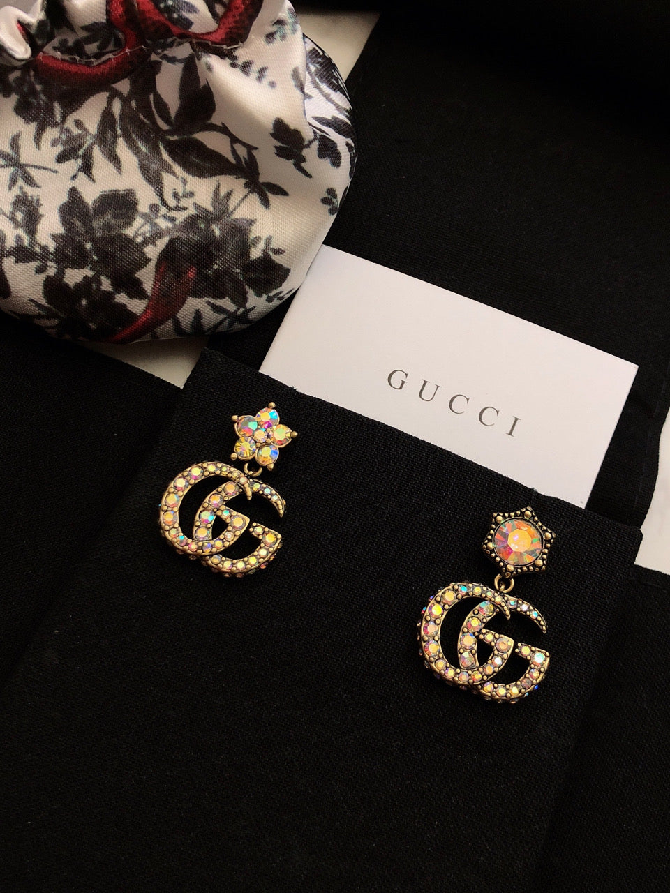GUCCI 26S DOUBLE G LOGO MULTICOLOR CRYSTAL DROP STATEMENT EARRINGS IN AGED GOLD TONE METAL 629027