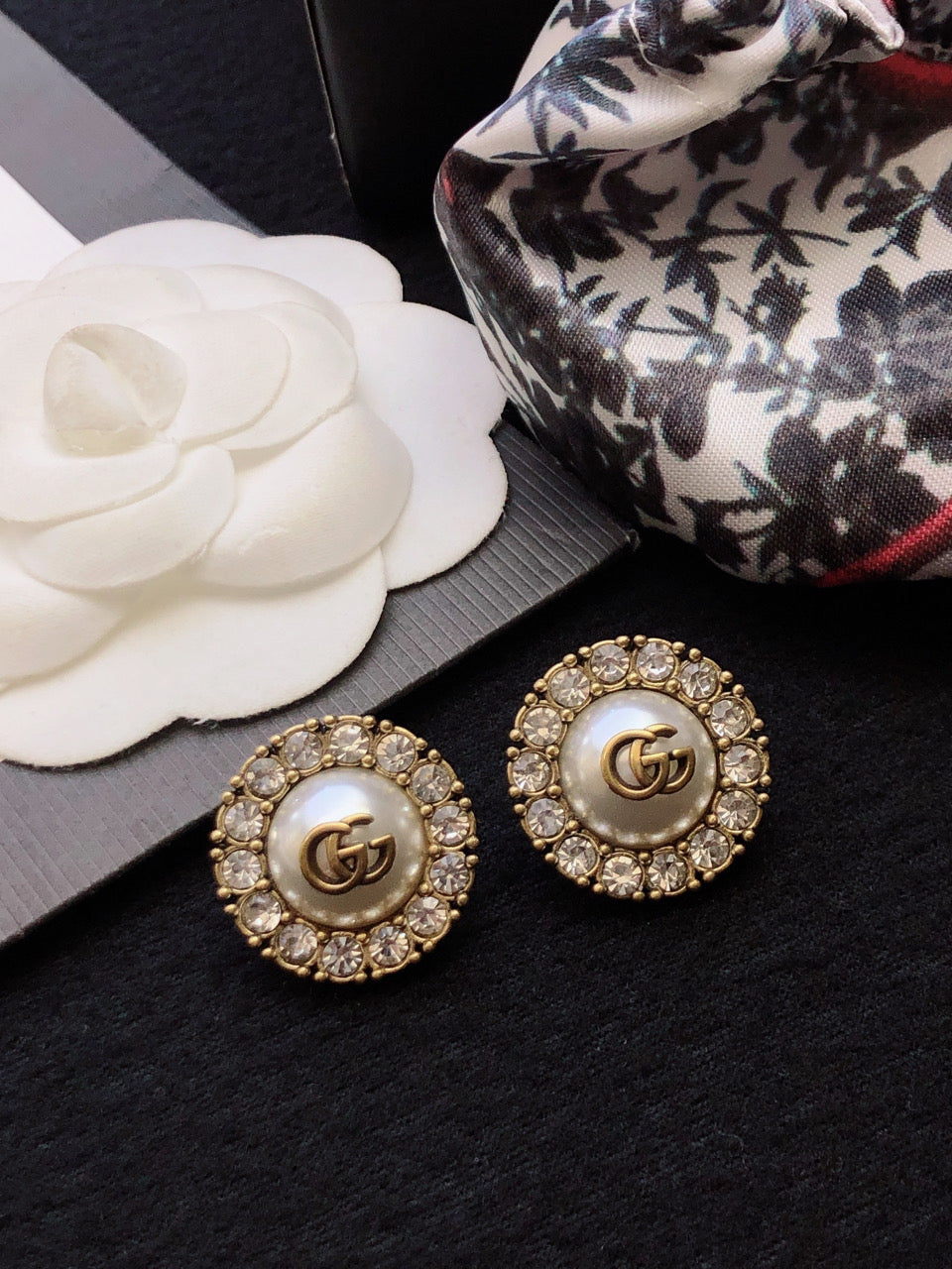 GUCCI 26S DOUBLE G LOGO PEARL CRYSTAL HALO STUD EARRINGS IN AGED GOLD TONE METAL 629031