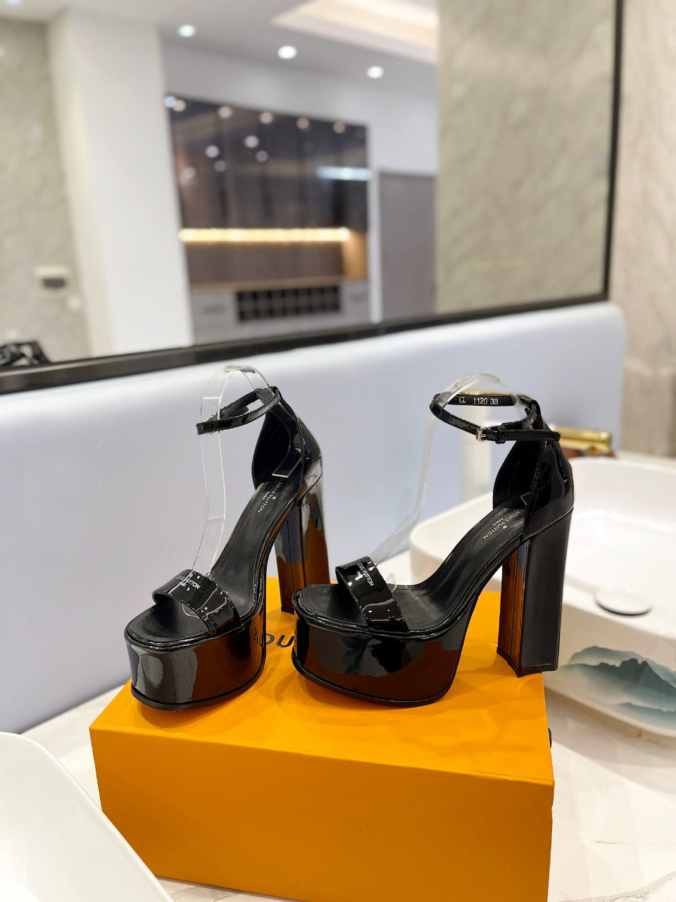 LV 26S HIGH HEEL SANDALS 145 MM IN BLACK CALFSKIN