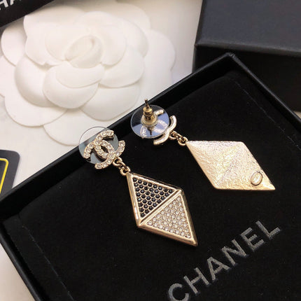 CHANEL 26S DOUBLE C LOGO TWO TONE PAVE CRYSTAL DIAMOND SHAPE DROP EARRINGS IN GOLD METAL 631833