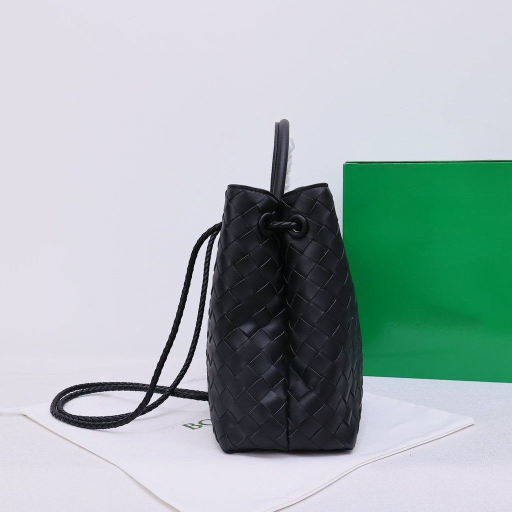ANDIA SHOULDER BAG